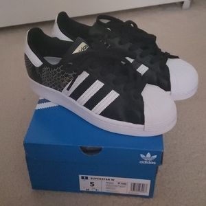 Adidas superstar snakeskin size 5